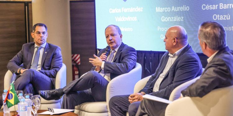 Nueva Ley de APP potenciará inversión privada en infraestructura, asegura ministro Fernández