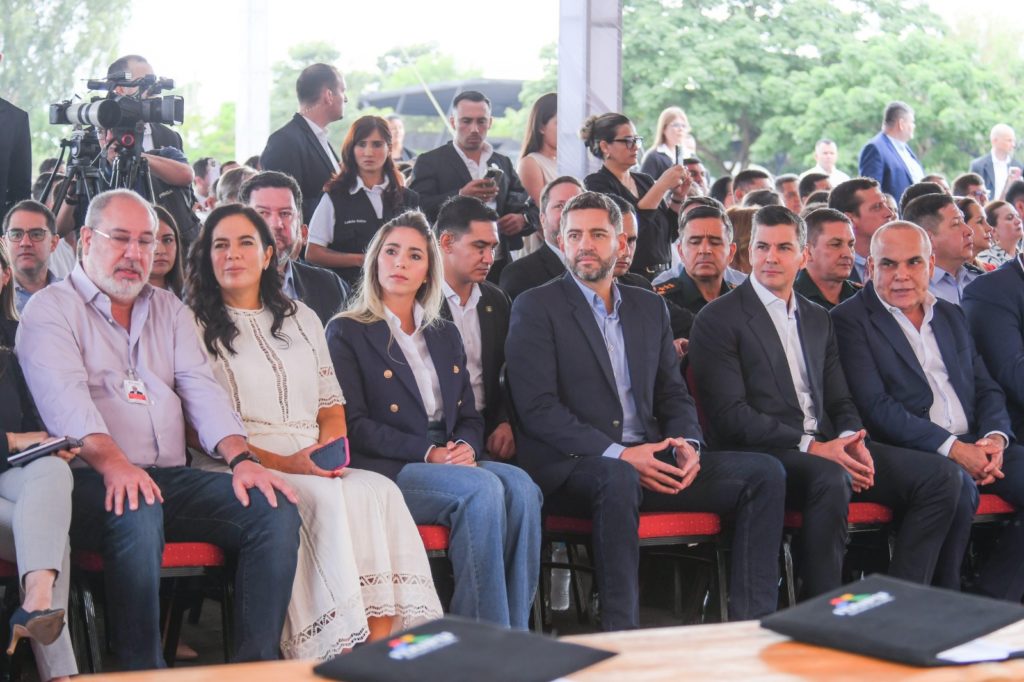 Gobierno lanzó este jueves ambicioso plan para pavimentar 1.000 Km de rutas “en todo el país”