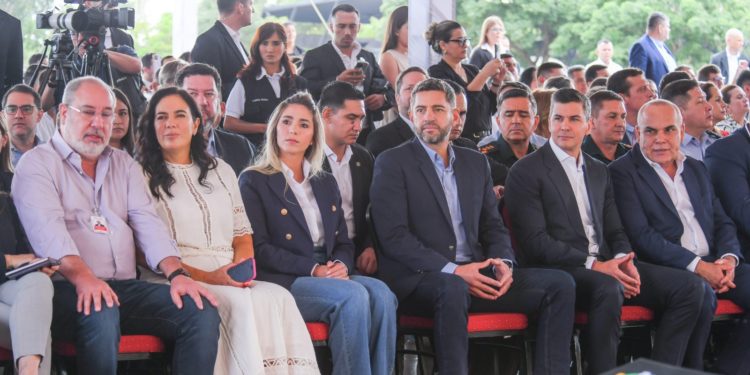 Gobierno lanzó este jueves ambicioso plan para pavimentar 1.000 Km de rutas “en todo el país”