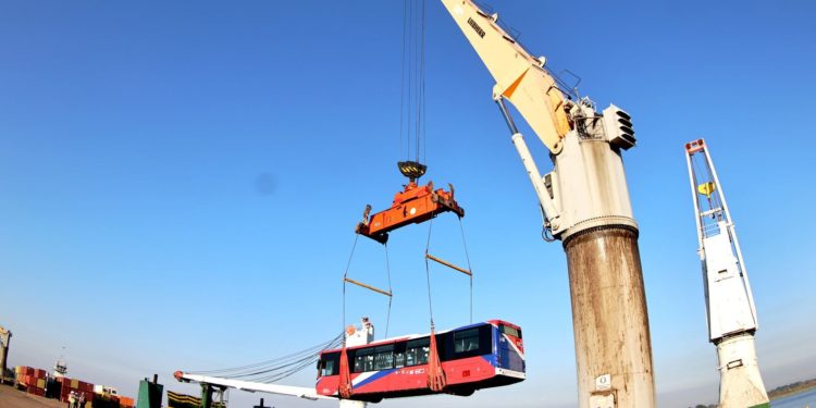 Llegan primeros buses eléctricos para un sistema de transporte “más moderno y sostenible”