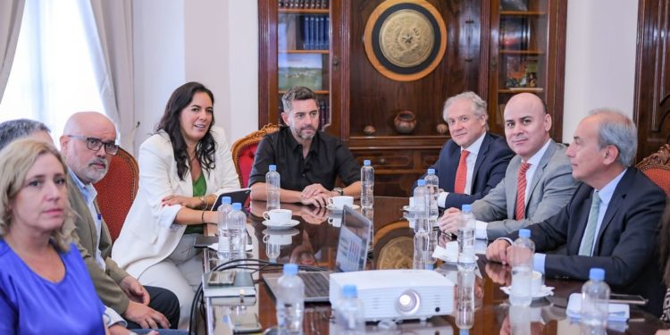 Presentaron opciones de ubicación del futuro puente internacional que unirá Pilar y Colonia Cano Presentaron opciones de ubicación del futuro puente internacional que unirá Pilar y Colonia Cano