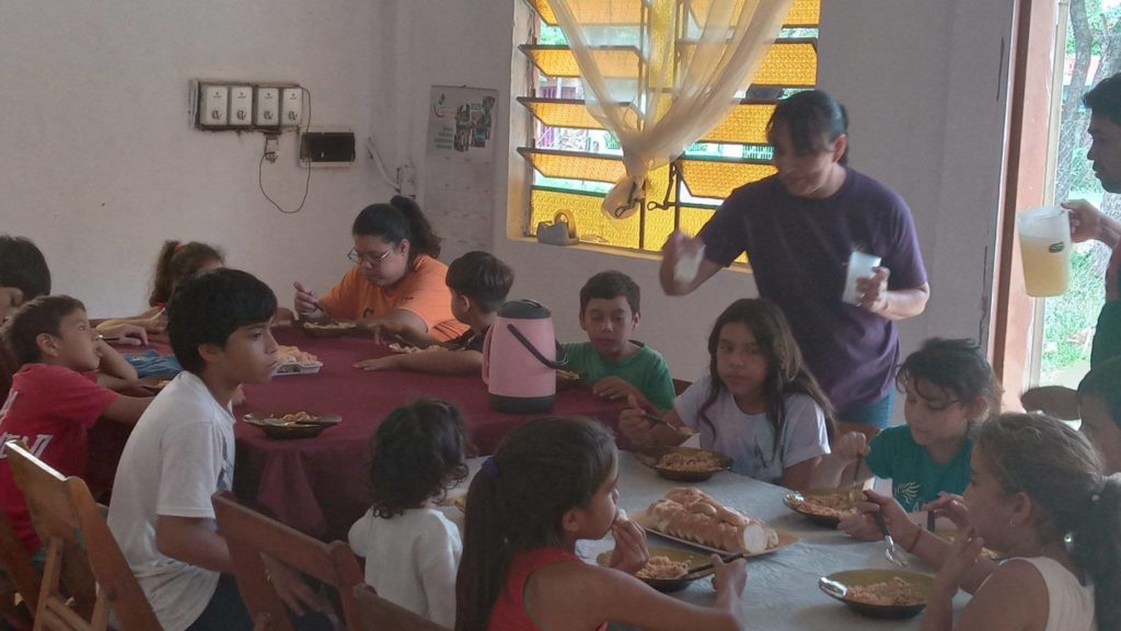 La Iglesia Emaús inaugura comedor infantil en Emboscada: alimento para el cuerpo y el alma La Iglesia Emaús inaugura comedor infantil en Emboscada: alimento para el cuerpo y el alma
