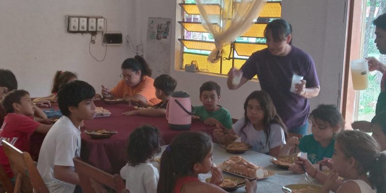 La Iglesia Emaús inaugura comedor infantil en Emboscada: alimento para el cuerpo y el alma La Iglesia Emaús inaugura comedor infantil en Emboscada: alimento para el cuerpo y el alma
