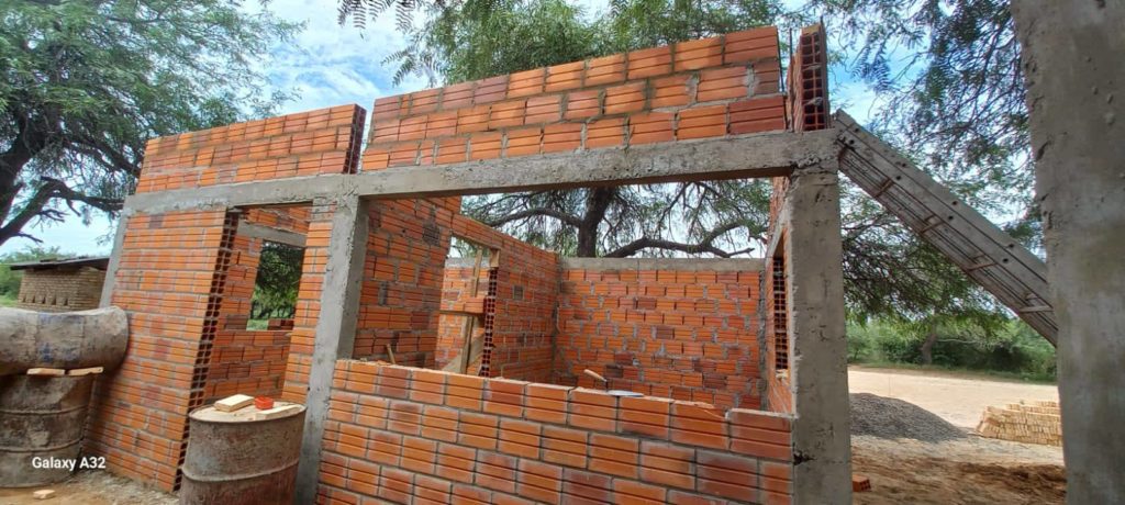 Municipalidad de Tte. Irala Fernández avanza en las obras de mejoras en tres de sus escuelas