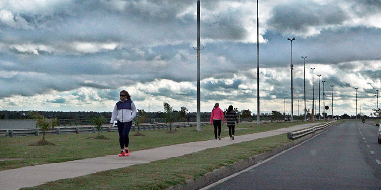 Ambiente fresco a cálido y con probabilidad de lluvias sobre el norte y este del país Ambiente fresco a cálido y con probabilidad de lluvias sobre el norte y este del país