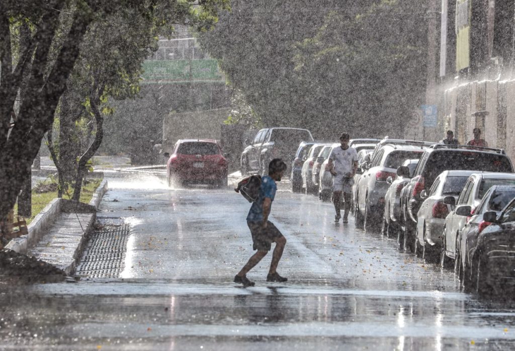 Lluvias con tormentas para hoy viernes