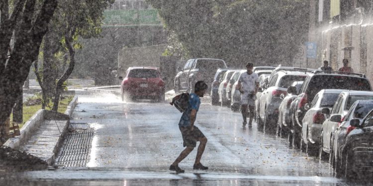 Lluvias con tormentas para hoy viernes